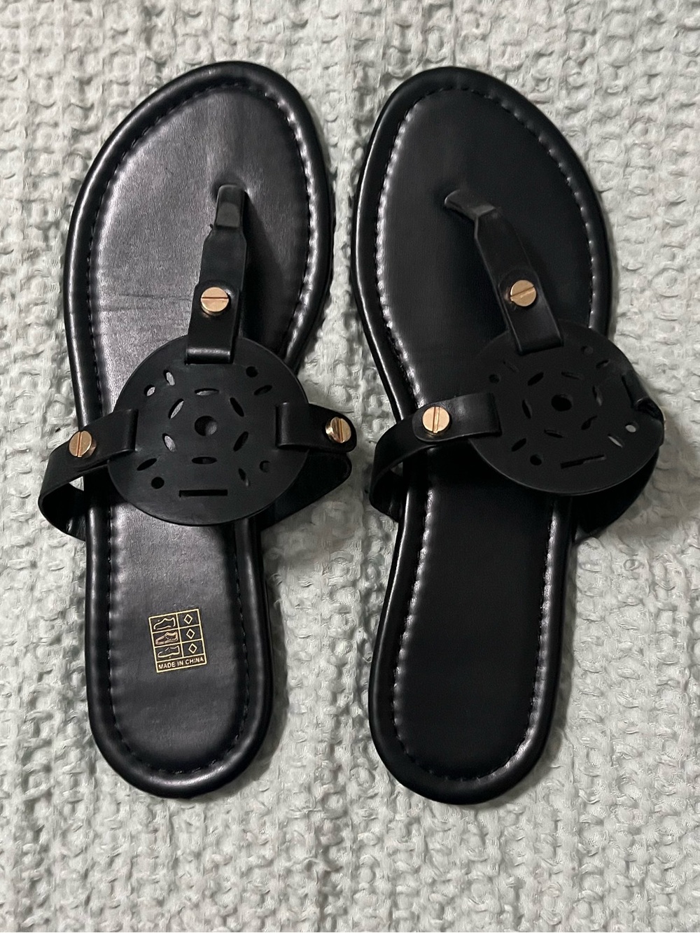 Women's Black Cutout Toe-Post Sandals